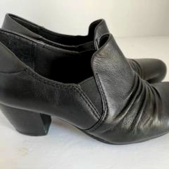 𝅺BARETRAPS Black Ankle Booties size 6 - Picture 1 of 8